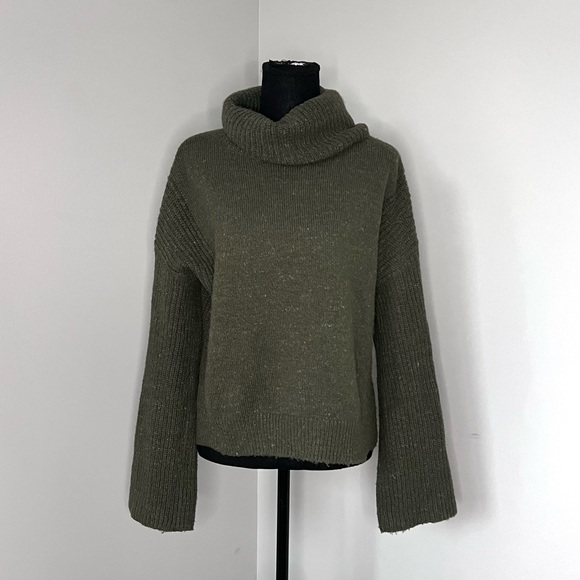 Calvin Klein Jeans Knit turtleneck sweater women's size Medium - Picture 1 of 5